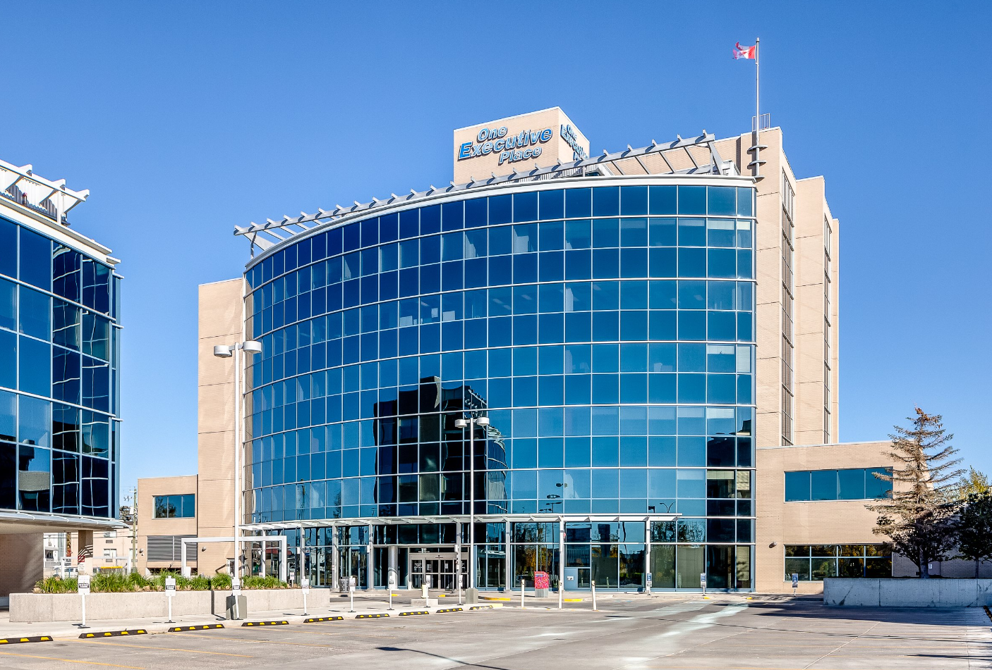 Context view along Crowchild Trail NW